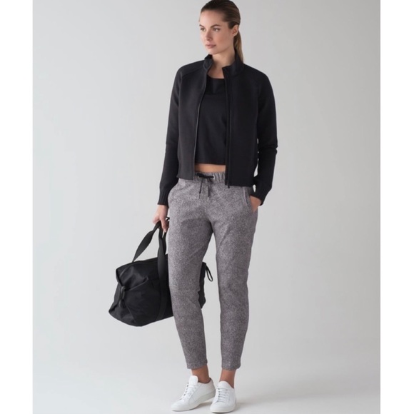 lululemon athletica Pants - Lululemon NEW On The Fly Pant Sea Spray Alpine White Dark Chrome Size 6